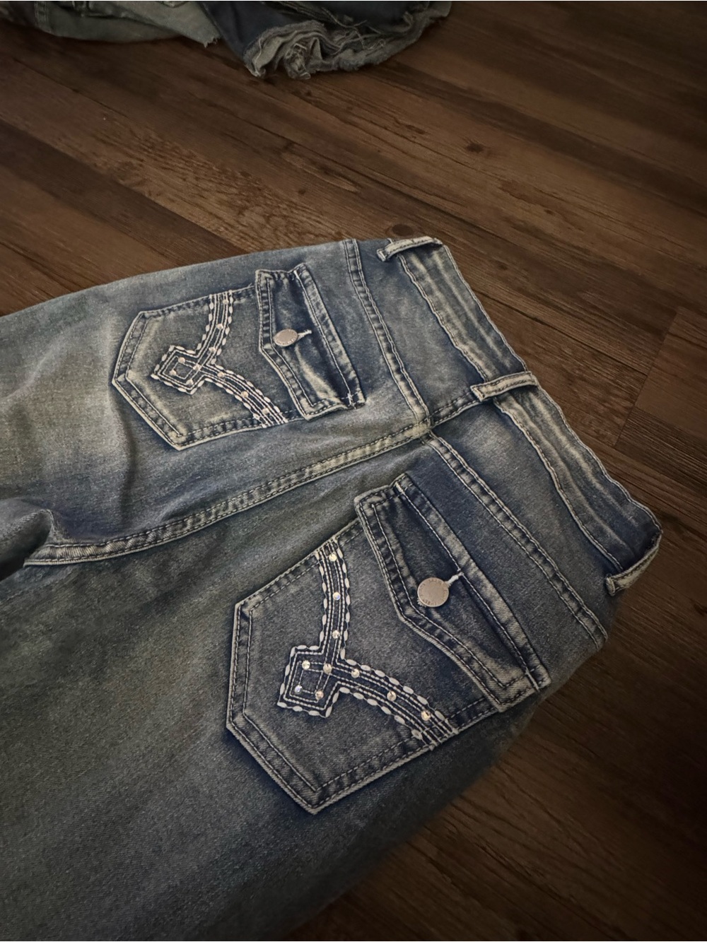 SHEIN Blue Bootcut Jeans with Embroidered Back Pockets